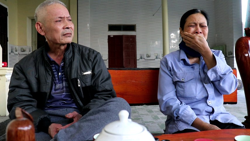 bo-me-nguoi-h249ng-trung-van-nam-bat-kh243c-khi-nhac-ve-con-trai_3.jpeg bo-me-nguoi-h249ng-trung-van-nam-bat-kh243c-khi-nhac-ve-con-trai_3.jpeg