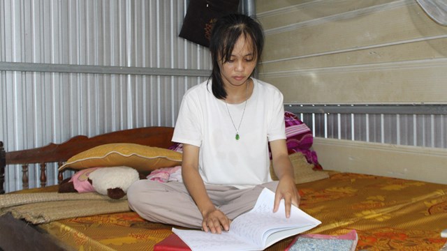 Bố tàn tật, mẹ đau ốm, nữ sinh người Mường đạt 29,75 điểm vỡ vụn giấc mơ vào đại học