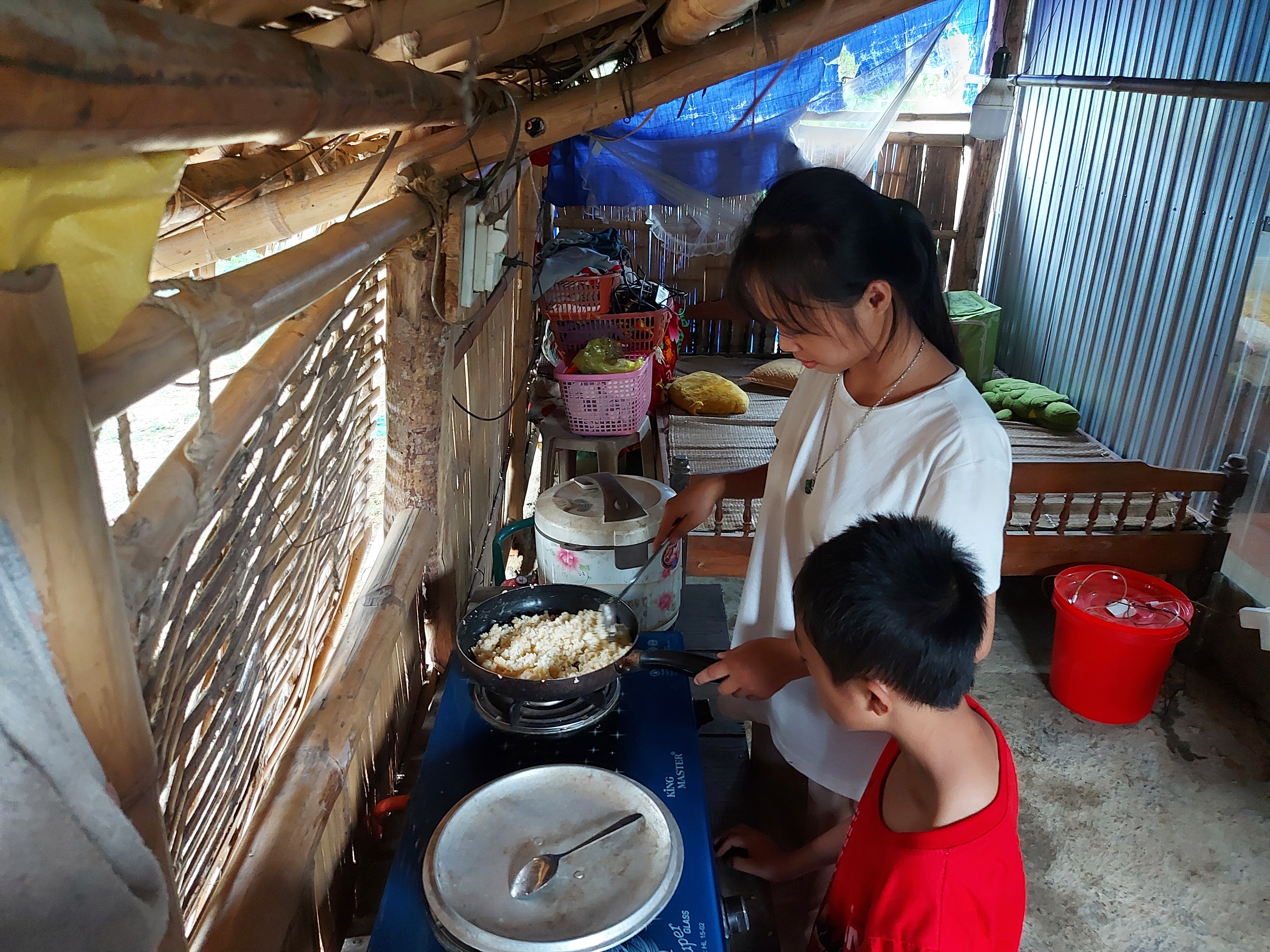 bo-t224n-tat-me-dau-om-nu-sinh-nguoi-muong-dat-2975-diem-vo-vun-giac-mo-v224o-dai-hoc_3.jpg bo-t224n-tat-me-dau-om-nu-sinh-nguoi-muong-dat-2975-diem-vo-vun-giac-mo-v224o-dai-hoc_3.jpg