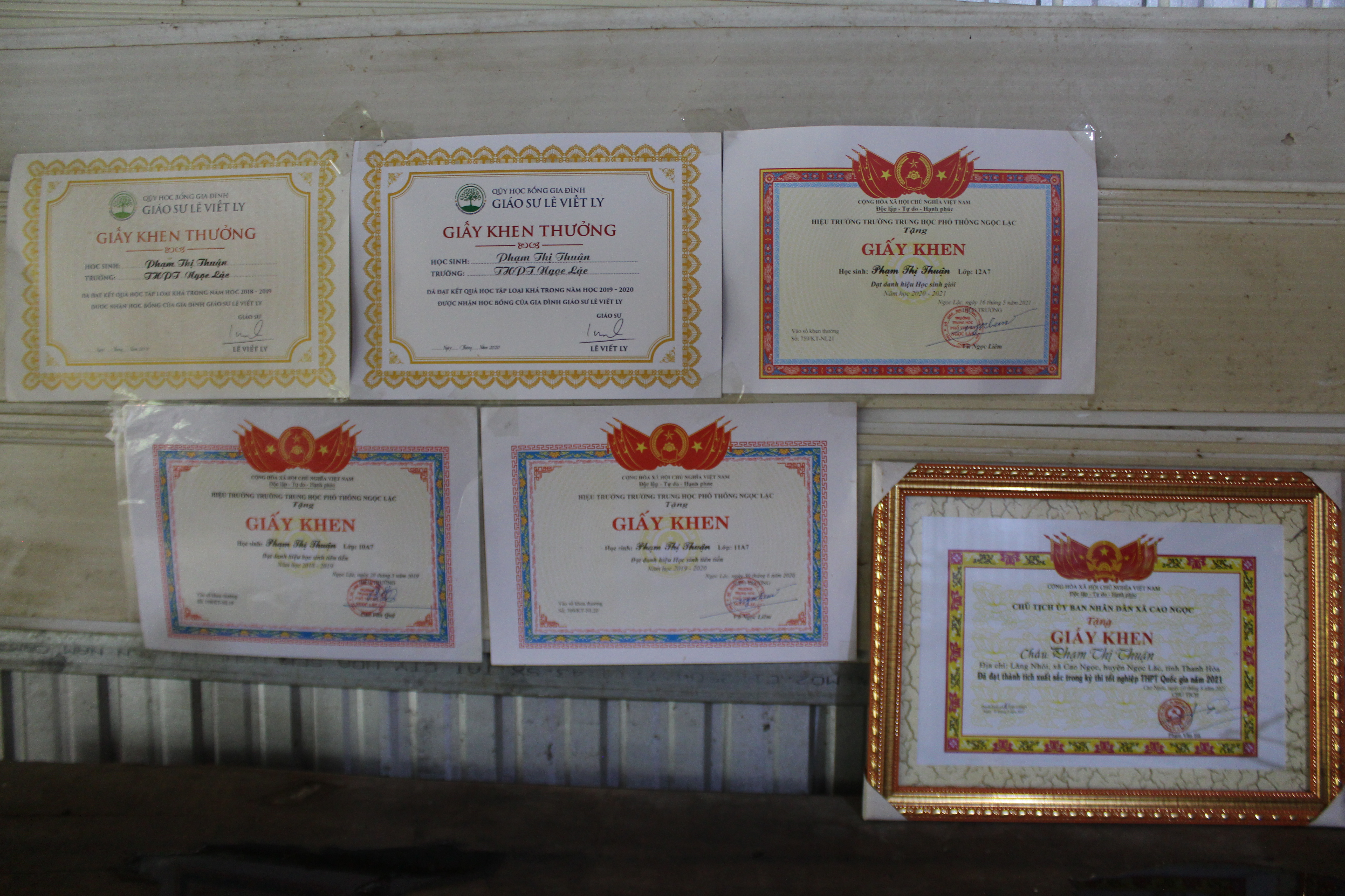 bo-t224n-tat-me-dau-om-nu-sinh-nguoi-muong-dat-2975-diem-vo-vun-giac-mo-v224o-dai-hoc_4.jpg bo-t224n-tat-me-dau-om-nu-sinh-nguoi-muong-dat-2975-diem-vo-vun-giac-mo-v224o-dai-hoc_4.jpg
