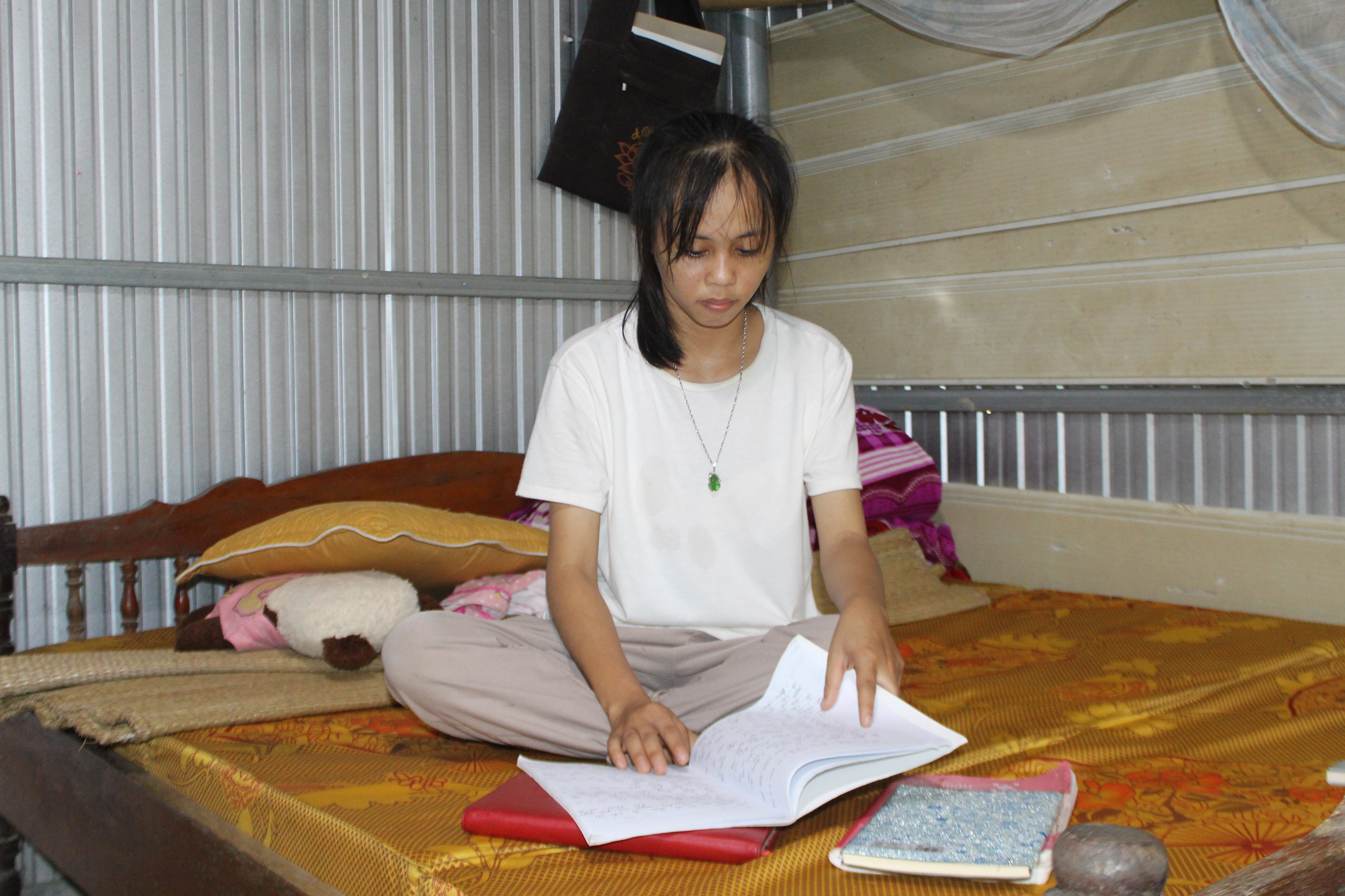 bo-t224n-tat-me-dau-om-nu-sinh-nguoi-muong-dat-2975-diem-vo-vun-giac-mo-v224o-dai-hoc_6.jpg bo-t224n-tat-me-dau-om-nu-sinh-nguoi-muong-dat-2975-diem-vo-vun-giac-mo-v224o-dai-hoc_6.jpg