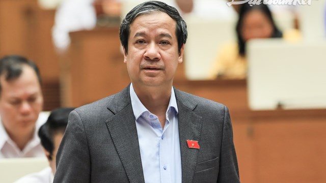 Bộ trưởng Nguyễn Kim Sơn nói trước Quốc hội về 'giá sách giáo khoa'