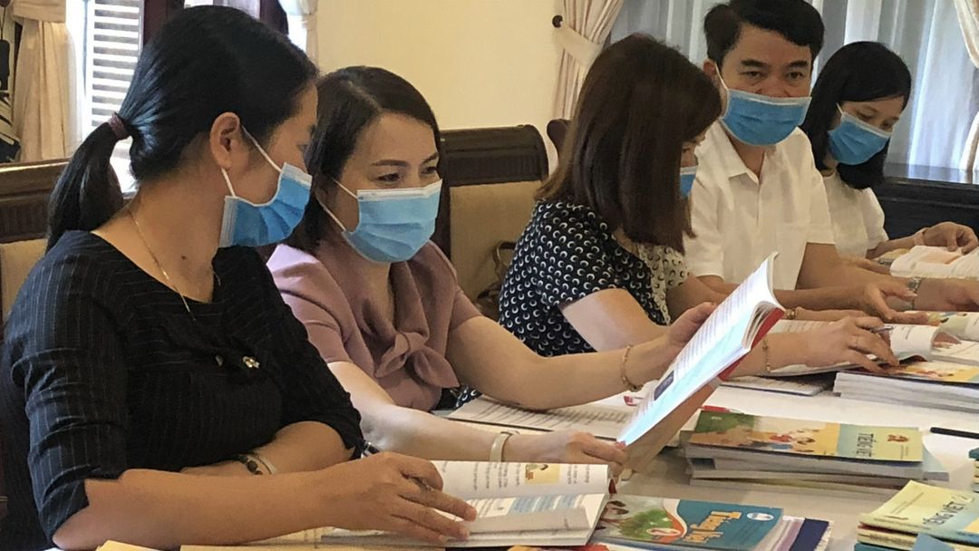 Bộ trưởng Phùng Xuân Nhạ phê duyệt sách giáo khoa lớp 2 và lớp 6 mới