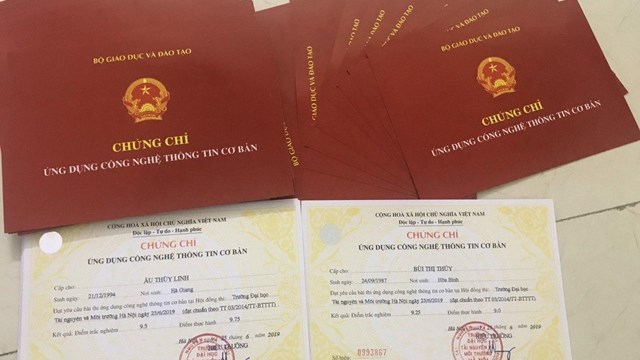 Bỏ yêu cầu về chứng chỉ ngoại ngữ, tin học