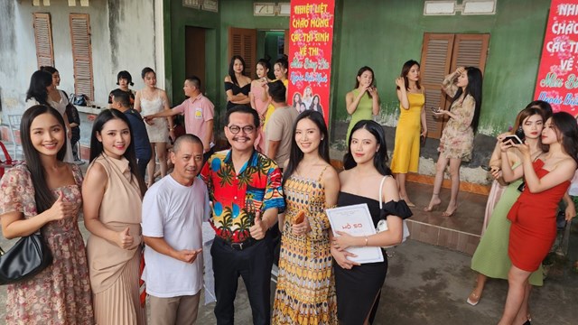 Cách nào kiểm soát 'hài nhảm' tràn lan thị trường Tết?