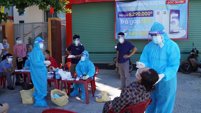 Cô giáo tiêm 2 mũi vaccine cách nhau 10 phút lên tiếng trần tình