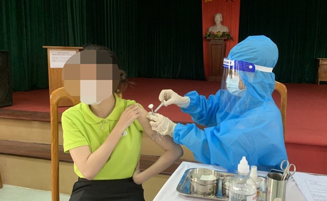 c244-gi225o-v249ng-cao-o-quang-b236nh-ti234m-2-mui-vaccine-c225ch-nhau-10-ph250t_1.jpg
