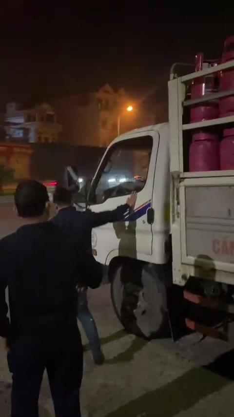 c244ng-an-h224-noi-v224o-cuoc-vu-h224ng-chuc-ngh236n-vo-b236nh-petrovietnam-gas-tap-ket-tr225i-ph233p_2.jpg c244ng-an-h224-noi-v224o-cuoc-vu-h224ng-chuc-ngh236n-vo-b236nh-petrovietnam-gas-tap-ket-tr225i-ph233p_2.jpg