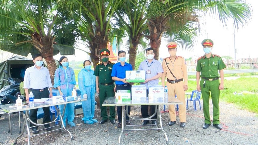 c244ng-an-huyen-thuong-t237n-s225ng-m227i-tinh-than-phuc-vu_1.jpg