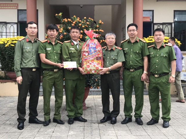 c244ng-an-quang-nam-dam-bao-an-to224n-cho-nh226n-d226n-vui-xu226n-d243n-tet_3.jpg c244ng-an-quang-nam-dam-bao-an-to224n-cho-nh226n-d226n-vui-xu226n-d243n-tet_3.jpg