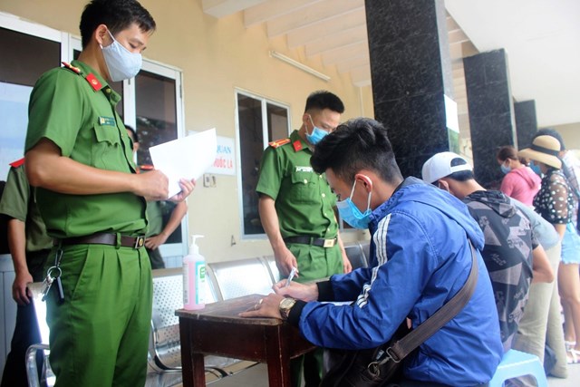 c244ng-an-tp-tam-ky-ph242ng-tuyen-vung-chac-chong-dich-covid-19_4.jpg c244ng-an-tp-tam-ky-ph242ng-tuyen-vung-chac-chong-dich-covid-19_4.jpg