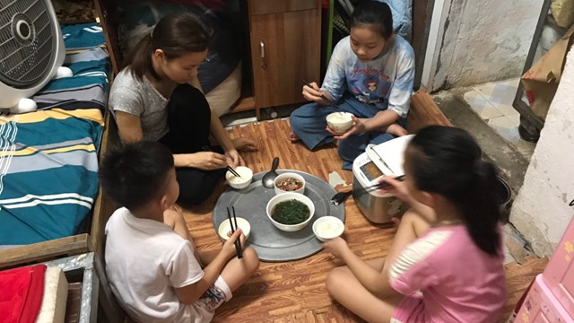 Công nhân khốn khổ vì 'bão giá'