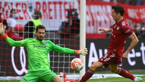 Cú sốc Bundesliga: Bayern thua ngược Frankfurt, đứt mạch bất bại