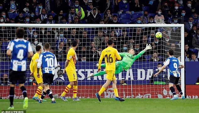 Cầm hòa 2-2 với Espanyol, Barcelona trở lại top 4 La Liga
