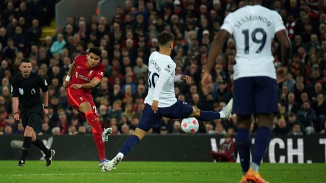 Cầm hòa Tottenham, Liverpool thất thế trong cuộc đua vô địch Ngoại hạng Anh