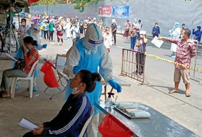 CAMPUCHIA: Số ca mắc mới COVID-19 đang tăng ở mức báo động