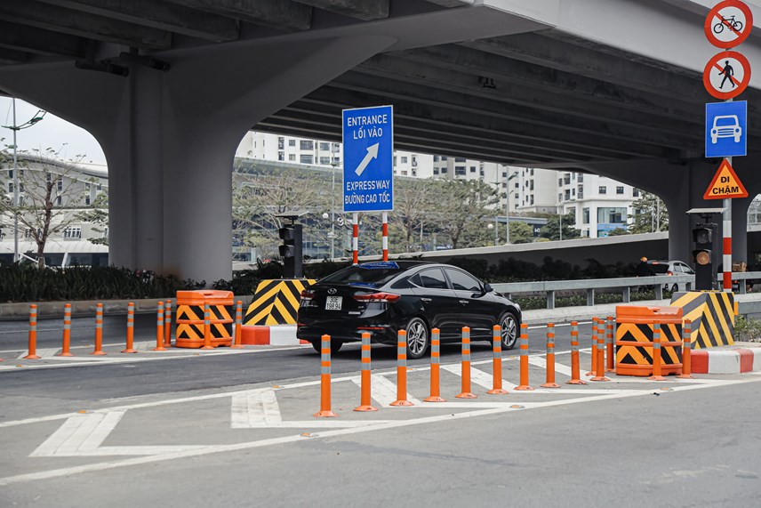 can-canh-6-nh225nh-l234n-xuong-cau-can-mai-dich-nam-thang-long-th244ng-xe_3.jpg
