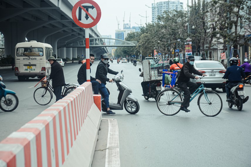 can-canh-6-nh225nh-l234n-xuong-cau-can-mai-dich-nam-thang-long-th244ng-xe_9.jpg