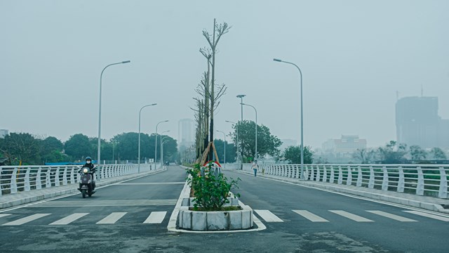 Cận cảnh con đường xuyên hai hồ sen đẹp nhất nhì Hà Nội