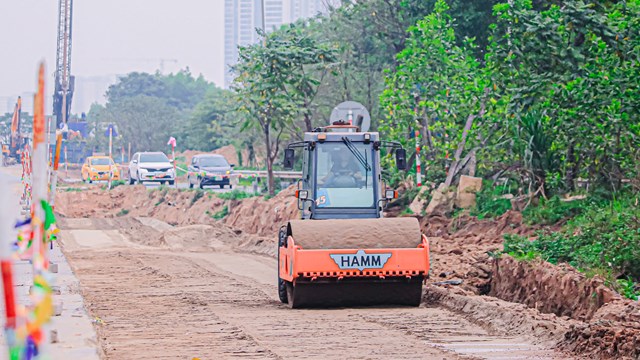 Cận cảnh dự án mở rộng đường gom chống ngập úng tại Đại lộ Thăng Long