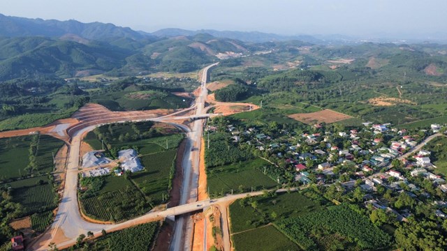 Cận cảnh đường cao tốc Tuyên Quang – Phú Thọ hơn 3.700 tỷ đồng sắp hoàn thành