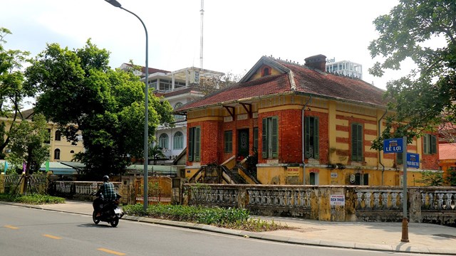 Cận cảnh ngôi biệt thự Pháp 100 tuổi ở Huế dự kiến thuê ‘thần đèn’ di dời
