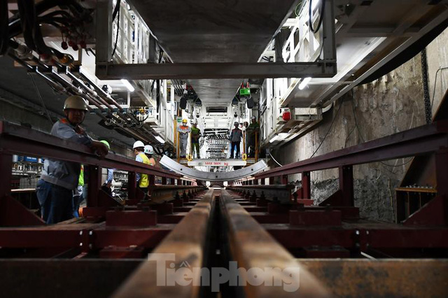  Cận cảnh rô-bốt đào hầm metro vận hành trong lòng đất - Ảnh 5.