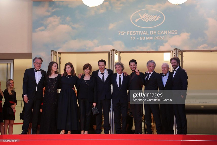 cannes-2022-ng224y-thu-9-hai-minh-tinh-khi234u-vu-tr234n-tham-do-thu-h250t-moi-225nh-nh236n_19.jpg