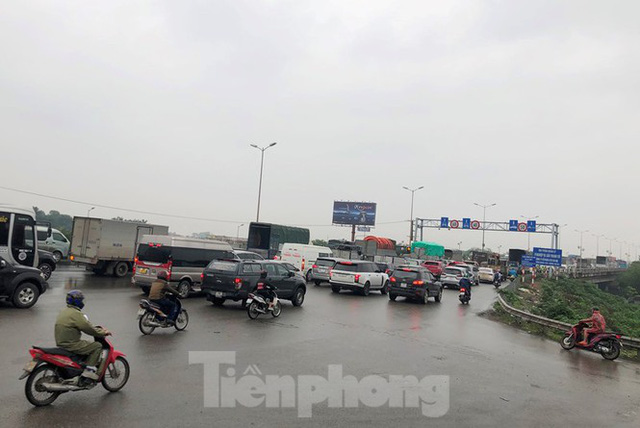 Cầu Thanh Trì ùn tắc trong ngày đầu hạ tốc độ xuống 60km/h - Ảnh 5.