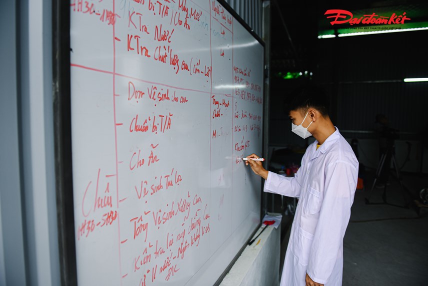 ch224ng-trai-h224-noi-mua-nuoc-bien-nu244i-cua-trong-nh224160b225n-gan-trieu-dongkg_7.jpg ch224ng-trai-h224-noi-mua-nuoc-bien-nu244i-cua-trong-nh224160b225n-gan-trieu-dongkg_7.jpg
