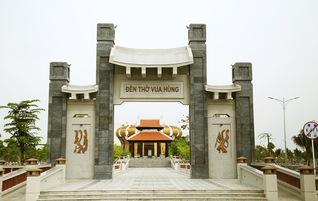 ch249m-anh-den-tho-vua-h249ng-o-mien-t226y-truoc-gio-39khai-hoi39_2.jpg
