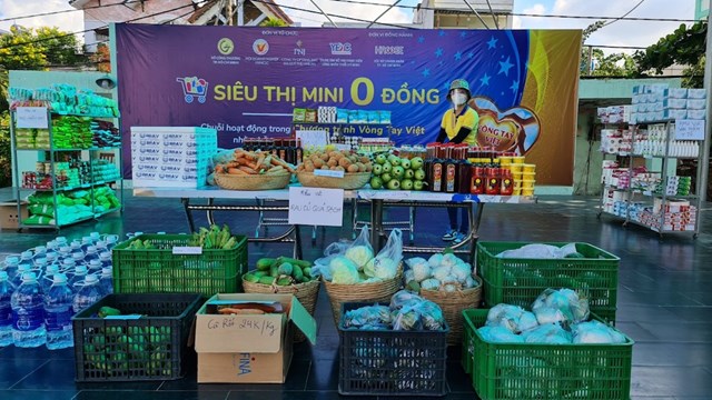 Chăm lo Tết cho dân