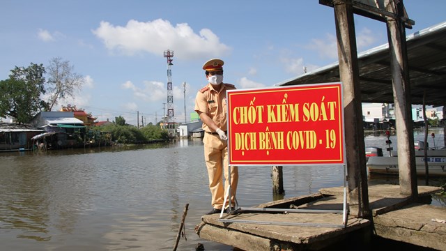 Chặn dịch ngay từ cửa sông, cửa biển