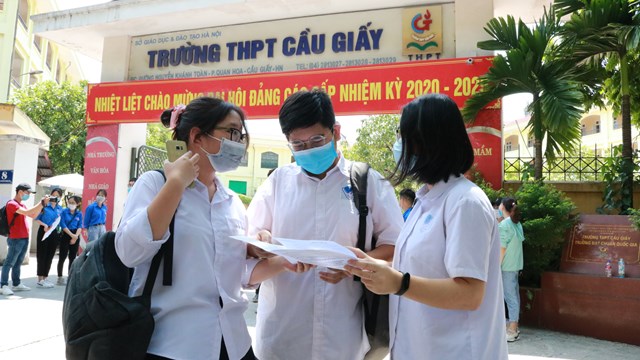 Chạy đua ôn thi chứng chỉ IELTS, học sinh ‘xem nhẹ’ các môn học khác?