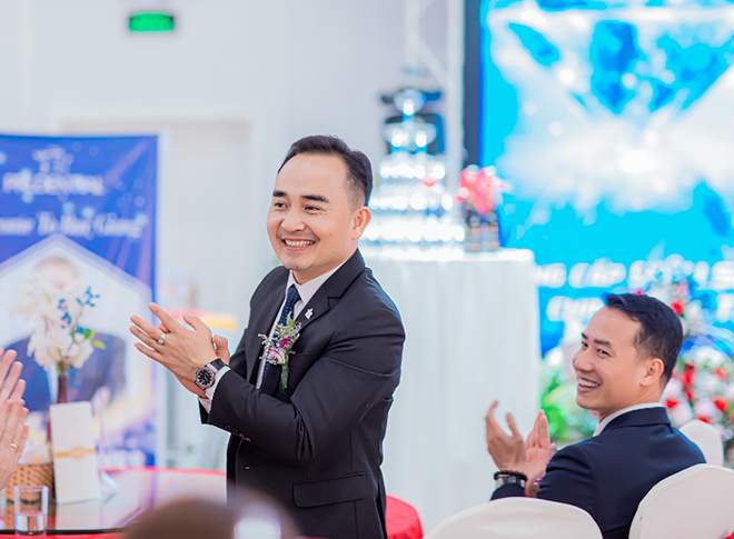 Tận tâm trong chăm sóc khách hàng hiện hữu và tận dụng mọi cơ hội để mở rộng khách hàng mới là một trong những bí quyết thành công của anh Nghị