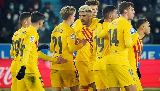 Chiến thắng Alaves 1-0, Barcelona vươn lên thứ 5 ở La Liga