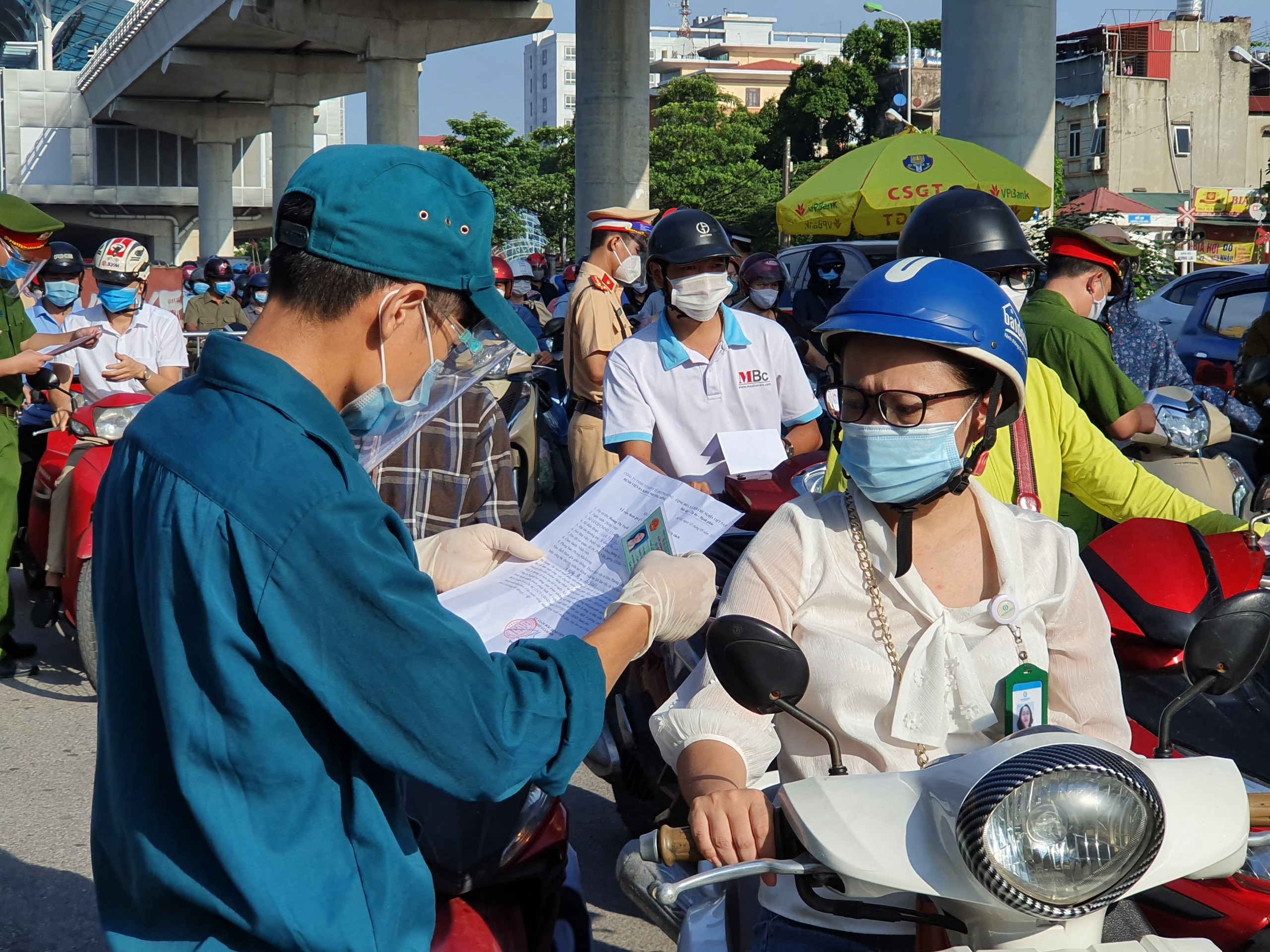chieu-79-van-chua-duoc-cap-giay-di-duong-nhieu-doanh-nghiep-39roi-tung39_4.jpg