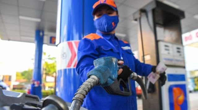 Chính phủ yêu cầu Bộ Tài chính trình phương án giảm thuế xăng dầu ngay trong tháng Bẩy
