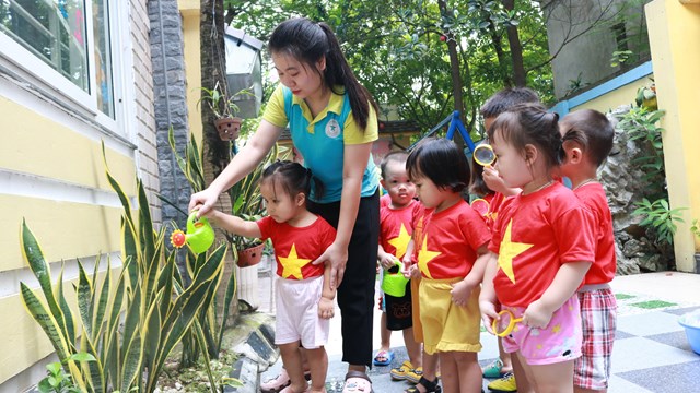 Cho trẻ mầm non ở Hà Nội tới trường: Chần chừ đến bao giờ?