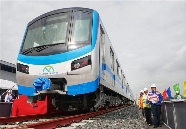Chủ tịch TP.HCM xin Phó Thủ tướng khẩn cấp gỡ vướng vốn Metro số 1 - Ảnh 1. Chủ tịch TP.HCM xin Phó Thủ tướng khẩn cấp gỡ vướng vốn Metro số 1 - Ảnh 1.