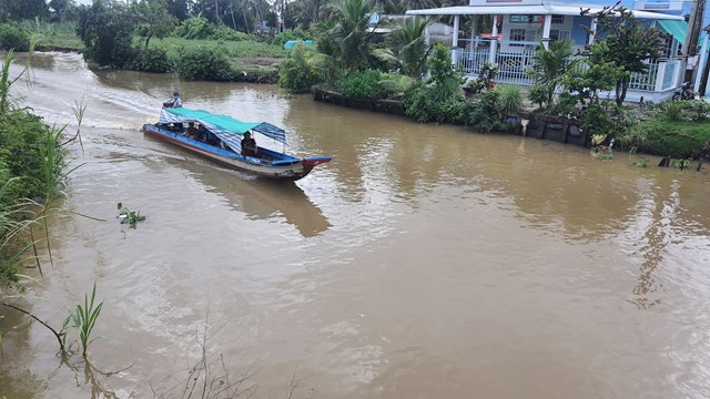 Chủ tịch UBND tỉnh Bạc Liêu chỉ đạo cấm tàu hoạt động chui gây ‘sạt lở nghiêm trọng bờ kênh’