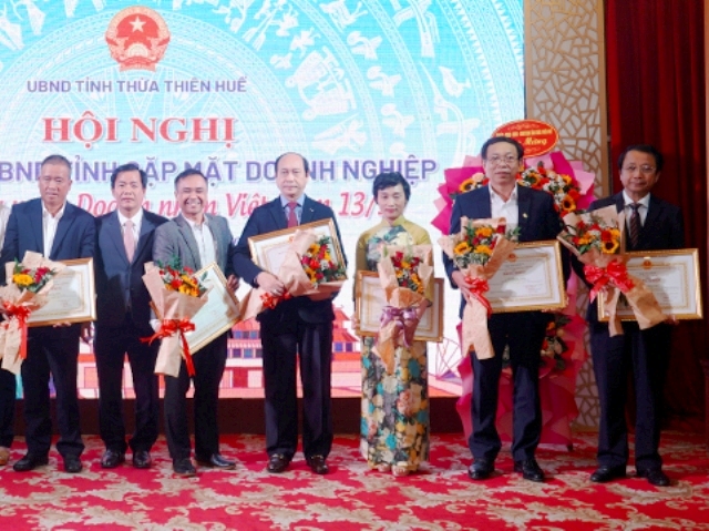 nhiều doanh nhân, doanh nghiệp được UBND tỉnh Thừa Thiên Huế khen thưởng nhiều doanh nhân, doanh nghiệp được UBND tỉnh Thừa Thiên Huế khen thưởng