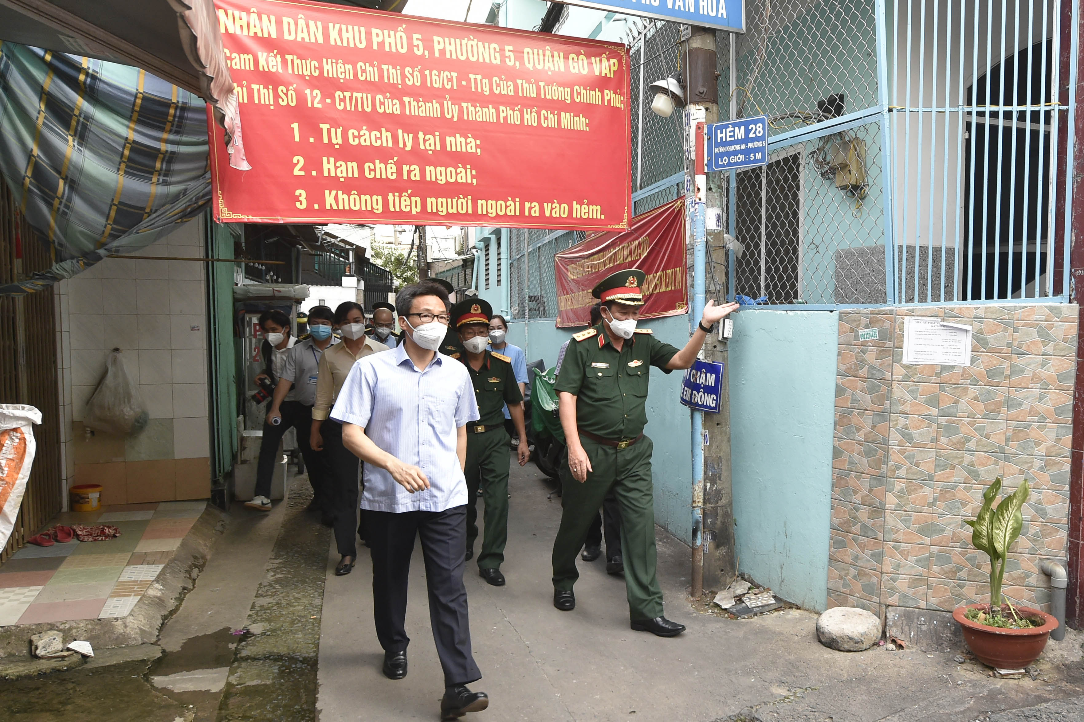 Chùm ảnh: Hết sức lo cho người dân vùng dịch