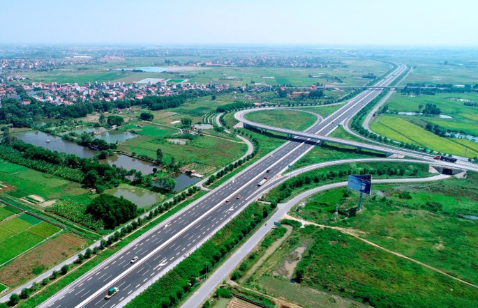 Nhận được sự ưu tiên phát triển về cơ sở hạ tầng của chính quyền địa phương, miền Bắc hiện đang có 13 tuyến đường cao tốc kết nối các tỉnh phía Bắc với Thủ đô, với tổng chiều dài 895,8km.