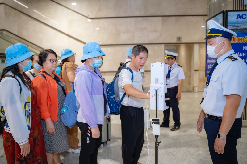 Nhà ga hành khách T2 - CHKQT Phú Bài đón chuyến bay và đoàn khách quốc tế đầu tiên sau khi đi vào hoạt động