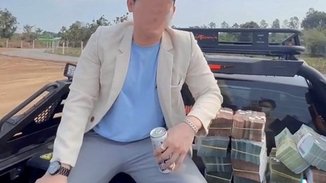 Chuyển Công an huyện Đất Đỏ xử lý hình ảnh 'vứt tiền cho đất ăn' của môi giới bất động sản
