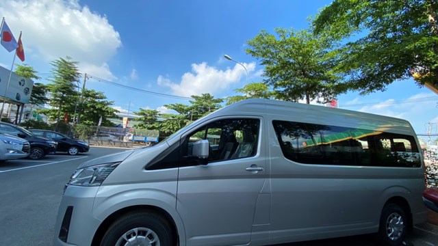 Chuyển công năng 99 xe 16 chỗ thành xe cấp cứu bệnh nhân Covid-19