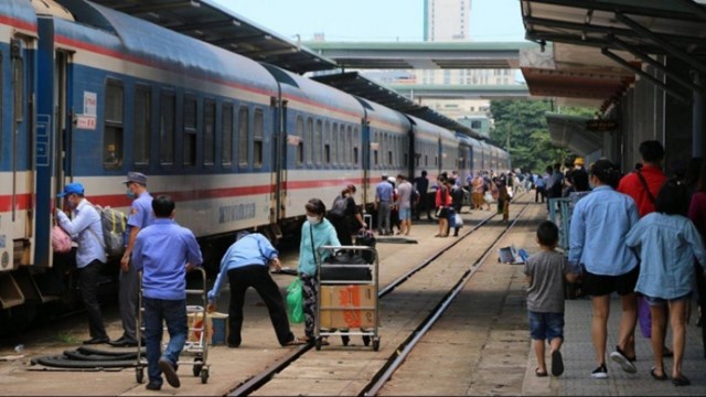 Chuyến tàu đặc biệt đưa người dân Ninh Bình từ các tỉnh phía Nam về quê