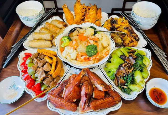 Cỗ cúng rằm tháng Bảy hiếm hàng, quán dừng phục vụ, nơi chỉ chọn khách quen - Ảnh 1. Cỗ cúng rằm tháng Bảy hiếm hàng, quán dừng phục vụ, nơi chỉ chọn khách quen - Ảnh 1.