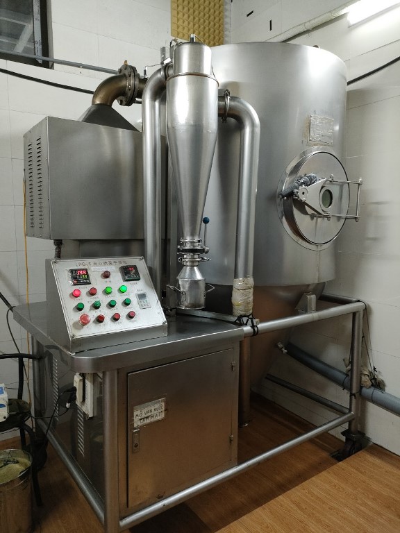 Máy sấy phun thu bột tinh chất từ nước ép thảo mộc tươi Máy sấy phun thu bột tinh chất từ nước ép thảo mộc tươi